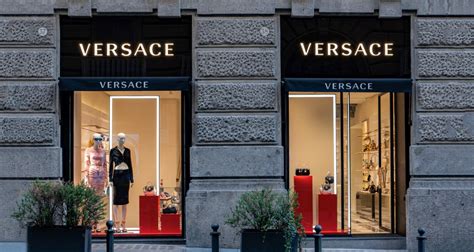 negozi scarpe versace napoli|Versace Napoli .